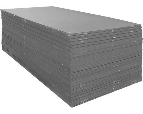 Stapel schwarzer Bauplatten