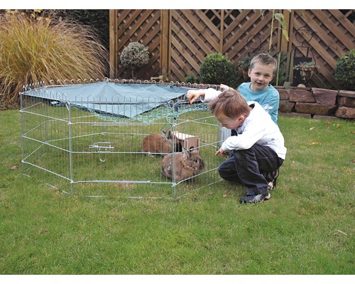 Draht-Freilaufgehege mit Abdeckung, im Garten mit Kindern und Kaninchen