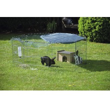 Freilaufgehege für Kleintiere mit Dach, Wasserflasche und Stall im Garten