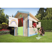 Spielhaus aus Holz mit Kindern beim Malen im Garten.