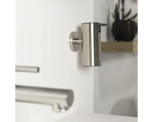 Wandseifenspender aus Edelstahl im Badezimmer