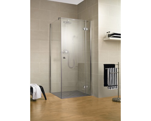 Duschtür mit Seitenwand mit Drehtür SCHULTE MasterClass ExpressPlus 90 x 90 cm Profil chrom Klarglas schmutzabweisende Glasbeschichtung Türanschlag rechts Seitenwandanschlag links inkl. Duschwanne Begehbare Dusche mit Glaswänden und Armatur in modernem Badezimmer.