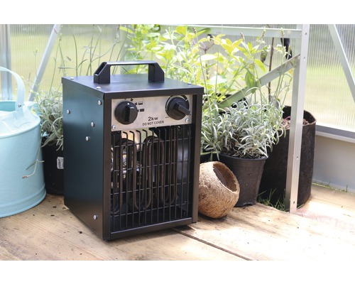 Gewächshausheizung, Elektroheizung Vitavia Cephei 2kW eckig Gewächshausheizer mit 2 Kilowatt Leistung neben Pflanzen