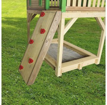 Detailansicht eines Spielturms mit Kletterwand und Sandkasten