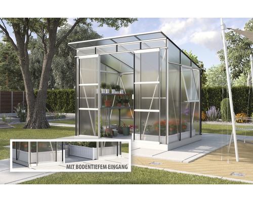 Gewächshaus im Garten mit Regalen und ebenerdigem Zugang