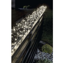 Lichterkette auf einem Gartenzaun für Außenbeleuchtung