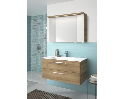 Modernes Badezimmer mit Waschtischunterschrank und Spiegelschrank mit Beleuchtung