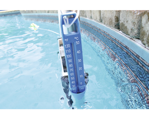 Poolthermometer im Wasser zur Temperaturmessung