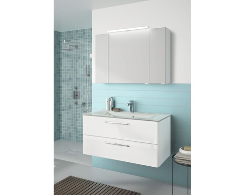 Modernes Badezimmer mit Waschtisch, Spiegelschrank und Dusche