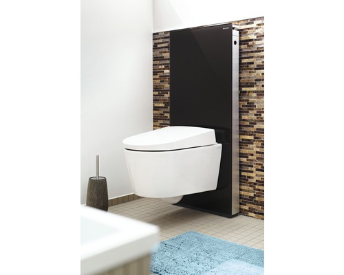 Badezimmer mit wandhängendem WC und Vorwandelement