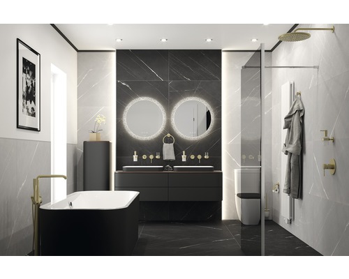 Modernes Badezimmer mit Badewanne, Waschtisch, Spiegeln und Dusche