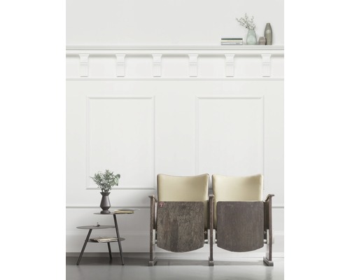 Innenraum mit zwei Kinosesseln und Beistelltisch