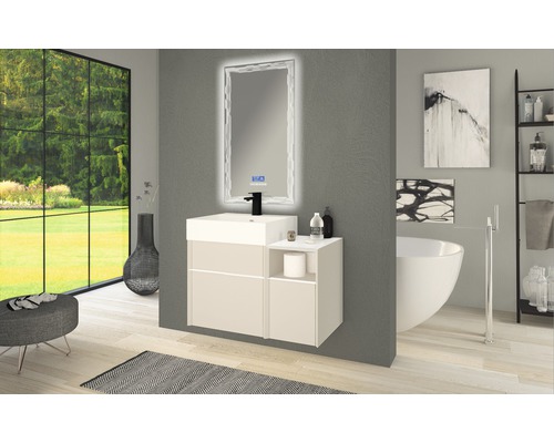 Modernes Badezimmer mit Waschtisch, beleuchtetem Spiegel und freistehender Badewanne.