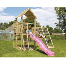 Spielturm aus Holz mit Rutsche, Schaukel und Kletterwand im Garten
