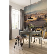 Esszimmer mit Esstisch, Stühlen, Lampe und Fototapete