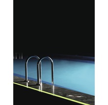 Schwimmbecken mit Edelstahlleiter