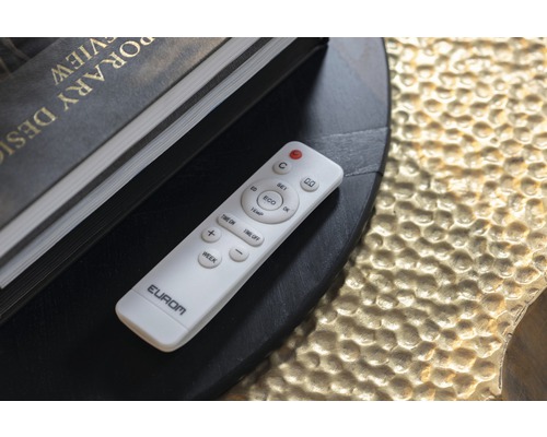 Eurom Fernbedienung auf einem Tisch