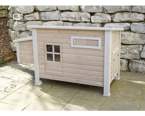 Holzhühnerstall mit Fenster und Tür