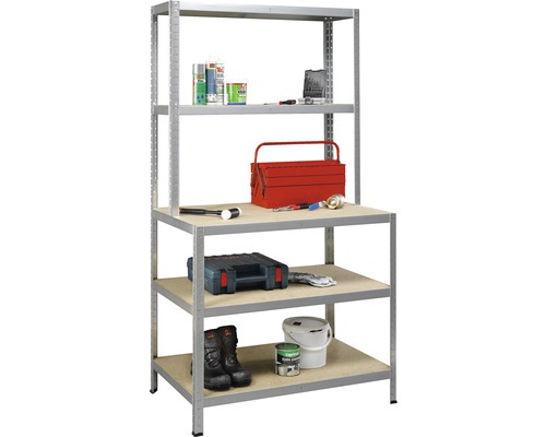 Regal mit Werkzeugen und Zubehör