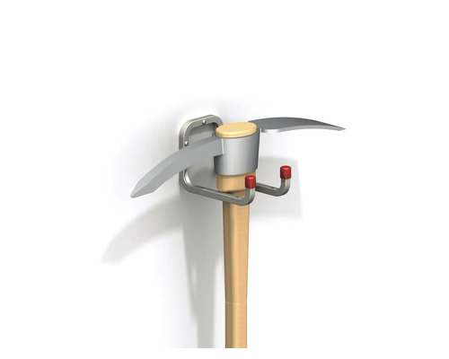 Axt an einer Wandhalterung