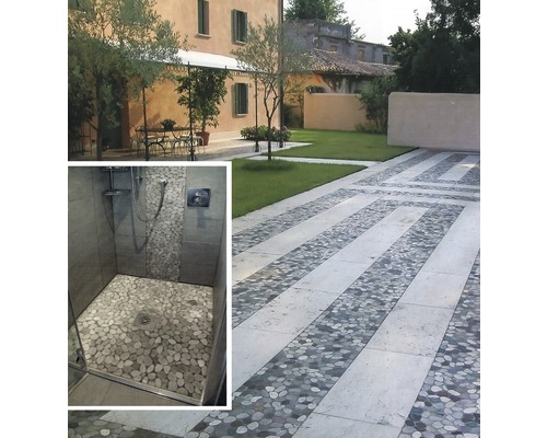 Außenbereich mit Gartenweg aus Steinplatten und Dusche mit Kieselboden