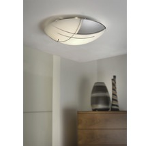 Deckenleuchte aus Glas und Metall im Wohnraum