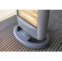 Detailansicht eines Heizstrahlers von Eurom auf einem Holzdeck