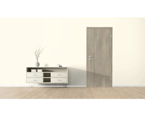 Innenszene mit Kommode und Innentür