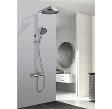 Duscharmatur mit Kopfbrause und Handbrause im Badezimmer
