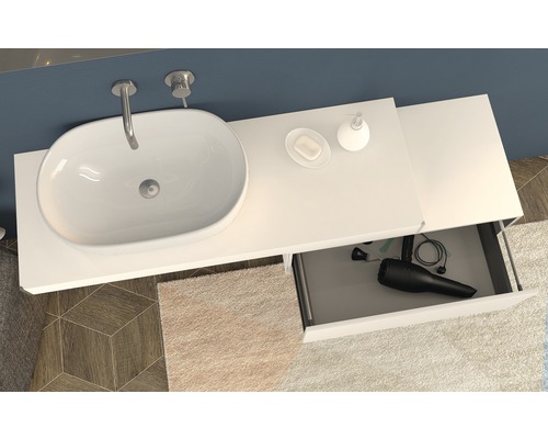 Badezimmerwaschtisch mit Waschbecken, Armatur, Seifenschale, Seifenspender und geöffneter Schublade