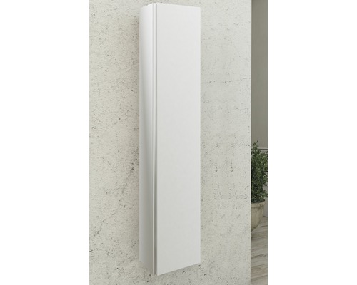 Weißer Bad-Hochschrank an der Wand montiert