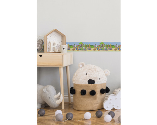 Kinderzimmer mit Tiermotiven Bordüre und Möbeln