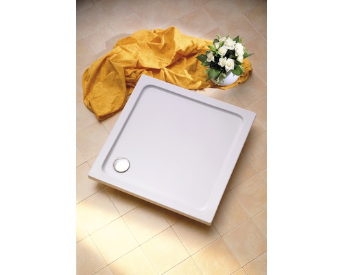 Quadratische Duschwanne aus Sanitäracryl mit Ablaufgarnitur