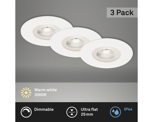 Drei weiße, dimmbare LED Einbaustrahler im 3er-Pack mit der Schutzart IP44 und warmweißem Licht von 3000K