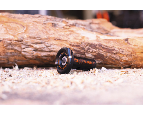 Arbortech Turbo Holzfräser auf Holzspänen