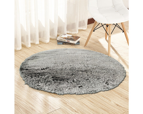 Runder grauer Teppich auf Holzboden