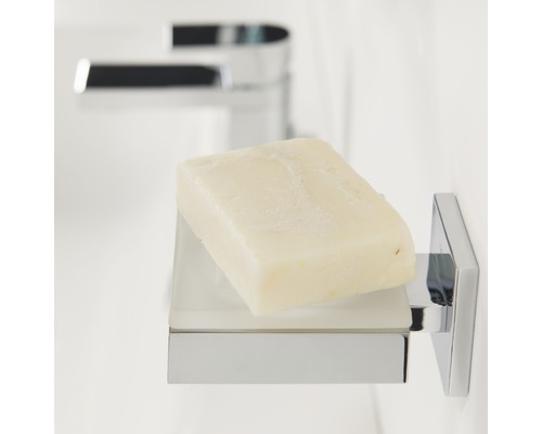 Seifenschale mit Seife im Badezimmer