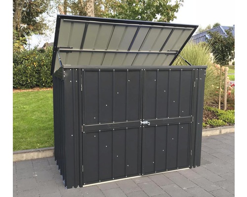 Mülltonnenbox mit geöffnetem Deckel im Garten