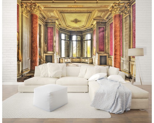 Fototapete eines eleganten, verlassenen Raumes mit Säulen und Stuckverzierungen