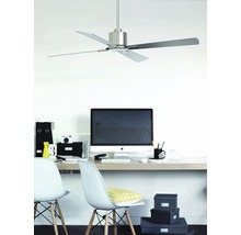 Büro mit Deckenventilator, Schreibtisch und Stühlen