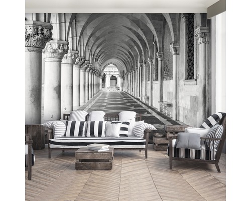 Fototapete mit venezianischem Architekturmotiv in einem Wohnzimmer