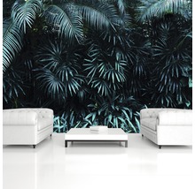 Innenraum mit Sofas und einem Hintergrund mit Pflanzenmotiv