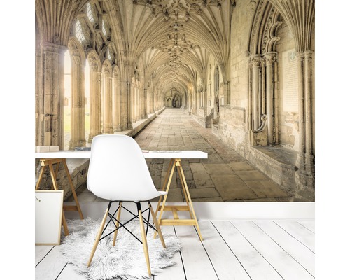 Fototapete mit dem Motiv eines alten Klostergangs in einem hellen Raum