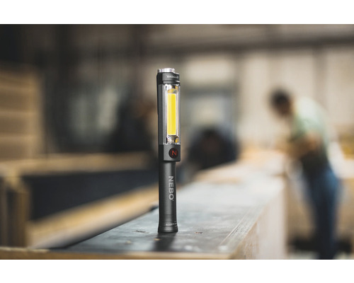 NEBO Inspektionsleuchte auf einer Werkbank
