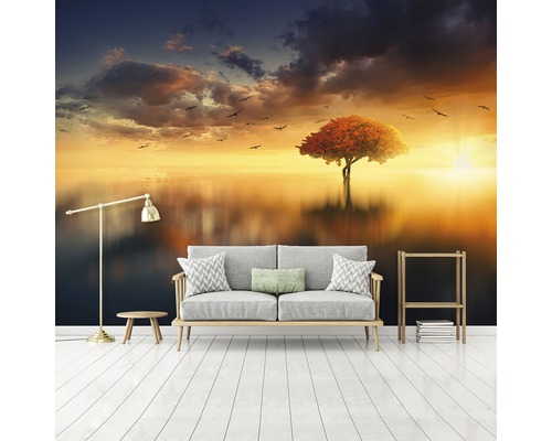 Dekoratives Zimmer mit Fototapete mit Baum und Sonnenuntergang