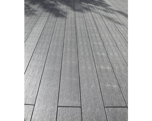 Graue Terrassendielen aus Holz