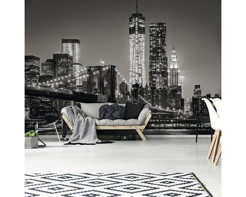 Wohnraum mit Fototapete im New York Design mit Brücke und Wolkenkratzern