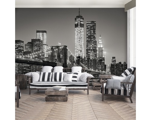Wohnzimmer mit New York Skyline Fototapete, Sofa und Sessel