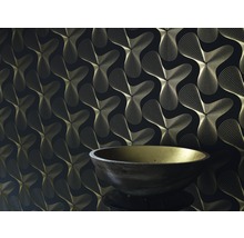 Tapete mit geometrischem Muster und dekorativer Schale