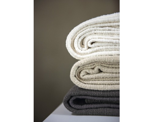 Stapel aus drei gerollten Decken